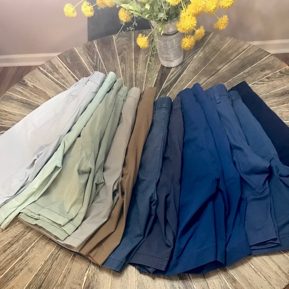 Lot of 14 pairs of Men’s 9” long shorts - Picture 2 of 4